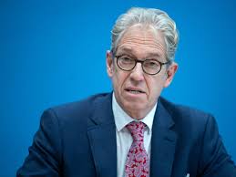 Kaarster Sternstunden: Rathaus-Illumination beim Weihnachtsmarkt