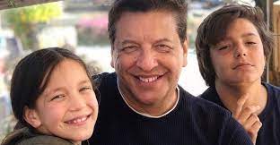 Para luego desclasificar cómo reaccionó julio césar rodríguez cuando le contó sobre sus planes, los que se dieron en medio del viaje del animador a rematando con, cuando es por un tema familiar, en este caso mejor calidad de vida no solo para mi sino también para mi hijo, uno pone en la balanza. Jc Rodriguez Comparte Tierna Foto Con Sus Hijos Para Recibir El 2020