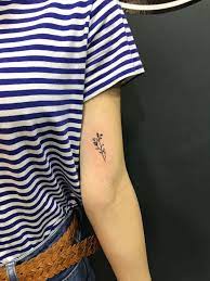 50 Small Delicate Floral Tattoo Information Ideas Brighter Craft Floral Tattoo Minimalist Tattoo Meaning Pattern Tattoo