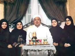 Habib rizieq adalah anak kelima dari lima bersaudara, ia lahir di jakarta pada tanggal 24 agustus 1965 dari pasangan habib hussein bin muha. Termasuk Najwa Shihab Inilah Foto Anak Anak Perempuan Habib Rizieq