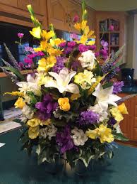Mom S Headstone Saddle Flower Arrangement Memorial Flowers Funeral Flower Arrangements Flower Arrangements