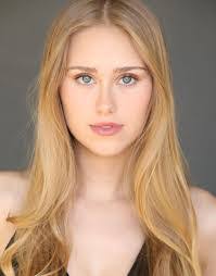 Keri Owen's Instagram, Twitter & Facebook