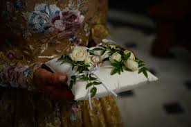 Cuscino portafedi uncinetto romantico e particolare da realizzare e personalizare schema e tutorial cuscino portafedi uncinetto n°1. Desideri Un Portafedi Romantico Ecco Come Realizzarlo Wedding Photographer Fotografi Napoli Di Fiore Fotografi 081 475160