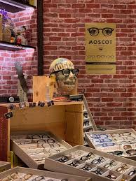 moscot 聯合必久戴眼鏡的獨家快閃店與您見面 moscot台灣快閃專賣店 時間 2018 12 15 2019 1 1 地點 必久戴眼鏡visual tech optical 台北市信義區忠孝東路242號超過500支經典最新款式m decor