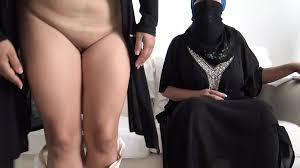 Hijab cuckold sharing ass in UHD 4K