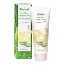 Lange zeit hieß es, dass mineralischer lichtschutz bis höchstens lsf 30 machbar ist. Bergland Aloe Vera Sonnencreme Mit Lsf 20 100 Ml Waschbar