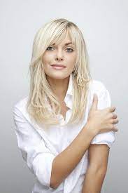 Pourquoi pas de belles longues bouclettes de chaque côté du visage pour une allure des plus romantique. Les Plus Belles Coupes De Cheveux Longs Coupe De Cheveux Coupe Cheveux Long Belle Coupe De Cheveux