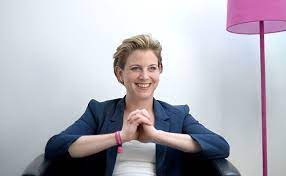 Diesmal wird die episode für euch live gestreamt und beate mei. Steckbrief Von Neos Spitzenkandidatin Beate Meinl Reisinger Politik Vienna At