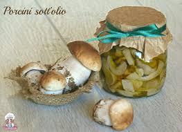 Per la ricetta dei funghi porcini sott'olio, spazzolate e pulite con molta attenzione i funghi (se il diametro dei gambi fosse superiore a cm 3 divideteli a metà, in questo modo il calore arriverà sicuramente fino al centro del gambo, sterilizzandoli). Porcini Sott Olio Ricetta Della Nonna Carmencita