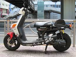 no 0228 ニックネーム beycars メーカー名 車種 年式 yamaha gear 2005 アピールポイント 配達用を引退し 廃車寸前のヤマハギアをベースに お使い用に作った1台です サーキットのピット移動用のスクーターをイメージしました スクーター ヤマハ 車種