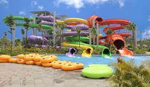Kolam renang ini hadir dengan sajian kolam renang yang lokasinya berada di tengah sawah. Go Wet Grand Wisata Tiket Wahana Juni 2021 Travelspromo