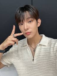 Whatz up Fireflies? Please join our official fanbase for Steven Kim by  following Steven Ph. We are also looking for talented people who want to be  a part of our growing family.