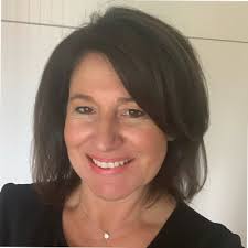 Last Friday, January 24, 2025, I had the incredible opportunity to HANDLE  (my boss' exact words) the visit of 50+ CEOs to the port of Kribi. From  organizing their transportation from Douala