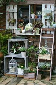 I Really Like The Box Idea On The Left You Can Get These Pretty Cheap At Michaels Garten Vertikaler Garten Gartenecke
