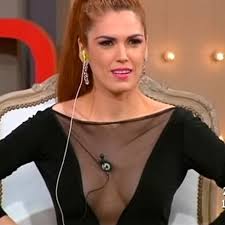 Fue pareja de daniel tobal durante 17 años, se separaron a finales de 2010. Pin By Pedro Astrada On Viviana Canosa Colorada Hoop Earrings Earrings Fashion