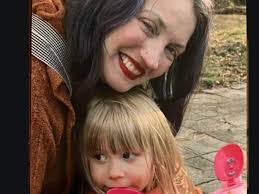 Janie Burnett's Instagram, Twitter & Facebook