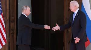 На ней помимо президентов присутствуют глава мид рф сергей лавров и госсекретарь сша энтони блинкен. Asa8vypmxull M