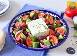 Horiatiki Salata La Vraie Salade Grecque Par Foodette Recette Salade Grecque Salade Idee Recette