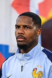 Chelsea a menacé de renoncer au contrat de Mike Maignan ! Le contrat est  bloqué en raison d'un écart de 5 millions d'euros. Chelsea ne veut pas  dépasser 15 millions d'euros, tandis