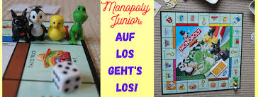 Sollte ein spieler knapp bei kasse sein und sein grundstück daher mit ereigniskarte hypothek felder wollen, so. Monopoly Junior Vom Umgang Mit Geld Und Gurken Zwischen Achterbahn Und Schlossallee Mit Gewinnspiel Mama Und Die Matschhose