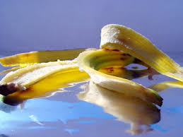 Manfaat kulit pisang yang paling diincar adalah untuk menghilangkan kutil dan memutihkan gigi. 8 Tips Kecantikan Dan Kesihatan Gunakan Kulit Pisang Berita Mediacorp