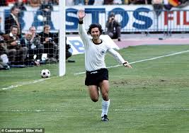 Wir sind in tiefer trauer vereint mit seiner frau uschi sowie. German Football Legend Gerd Muller Passes Away At Age Of 75 Daily Mail Online