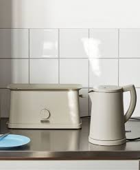 Nouvelle Collection George Sowden Pour Hay Blog Esprit Design En 2020 Electro Menager Design