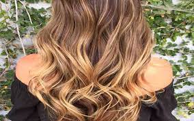 Essa restituisce la lucentezza, riduce l'effetto crespo, cura le punte sfibrate e . Capelli Color Miele Trend 2018 Vanityfair It