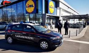 Differenza de orario, ora di estate, ora di inverno, indirizzi delle ambasciate e consolati, previsioni meteorologiche it. Seminano Il Panico Alla Lidl Dopo Gli Sputi E Le Botte Tentano Di Investire Il Direttore Prima Padova