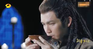 Nóng mắt với cảnh khoe ngực quá lố trong phim của Angelababy