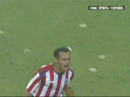 It's the first time omar bravo scores 1 goal vs boca juniors in his professional career chivas mantene su racha de 5 victorias consecutivas a casa (desde 20/04/2005). Chivas 4 Boca 0 Youtube