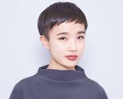マニッシュなベリーショート short haircatalog jp ヘアカタログ jp つぎのわたし選び ピクシーヘアカット 女性の短い髪 ベリーショート パーマ メンズ