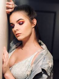 Model: Mariah Krueger @MariahLKrueger