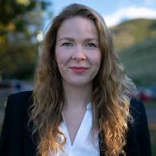 After a year of maternity leave, I am starting this new chapter as a  Working Mum & Principal Consultant, being promoted at AECOM during my  maternity leave.