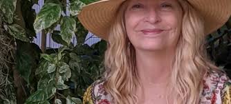 Hi all! I just wanted to introduce myself. I live in the Sonoran Desert in  the hot and dry state of Arizona. I'll be retiring in Portugal in 2026, in  the Algarve.