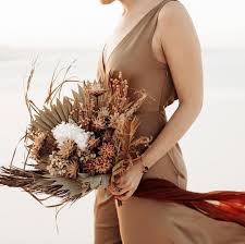 Some of your favorite fresh blooms look more and more couples are turning to dried florals for their autumnal wedding bouquets and centerpieces. 15 Gorgeous Bridal Bouquets Using Dried Flowers Wedding Inspiration 100 Layer Cake