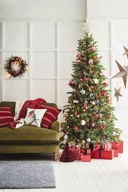 The italian baroque dinnerware is the highlight of the table. Top 5 Christmas Decoration Trends 2018 Liv For Interiors