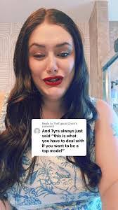 Sarah Hawthorne's Instagram, Twitter & Facebook