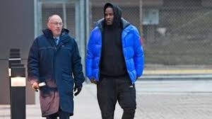 Immer wieder gab es anschuldigungen. Us Sanger Drohen 30 Jahre Haft Missbrauchsanklage Gegen R Kelly Soll Ausgeweitet Sein Panorama Gesellschaft Tagesspiegel