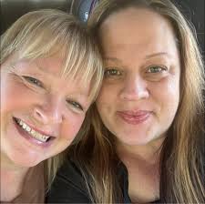 Whether it's a ballgame, a bar, or a wedding, "Sweet Caroline" always knows  how to steal the show! And who doesn't love a good “BAH BAH BAH”? ~Team  Neil #NeilDiamond #SweetCaroline