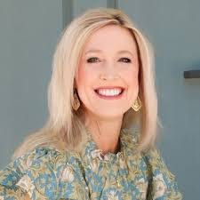 Polly Snell's Instagram, Twitter & Facebook