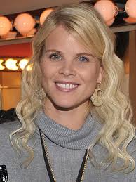 Elin nordegren was the wife of tiger woods. Elin Nordegren Biography