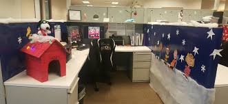Discover the most creative ways to decorate your office cubicle this christmas. Christmas Decorated Cubicle Charlie Brown Christmas Cubicle Cubicle Decor Cubicle Birthday Decorations Office Christmas Decorations