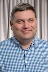 Her er kommunens nye kommunikasjonssjef ​Geir Staib ansatt som ny  kommunikasjonssjef. Har bakgrunn fra blant annet Høyre og NHO. Rådmann Robert  Pettersen har ansatt Geir Staib (48) som ny kommunikasjonssjef i Rana