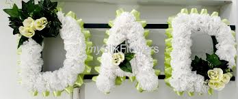 (click on images to enlarge) create the name you require (max. Feste Besondere Anlasse Wife Artificial Silk Funeral Flowers Any 4 Letter Name Tribute Wreath Mum Nan Mobel Wohnen