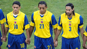 En varias ocasiones se ha encontrado dentro de las diez mejores selecciones del mundo en la clasificación mundial de la fifa. Mucha Historia Asi Ha Evolucionado La Camiseta De Colombia Durante Los Ultimos Anos 90min