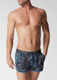 Il catalogo costumi da bagno calzedonia è uno dei più attesi da noi donne, curiose di scoprire le prossime splendide novità da sfoggiare al mare e in piscina. Costumi Uomo Calzedonia 2018