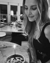 Alana Peterson's Instagram, Twitter & Facebook