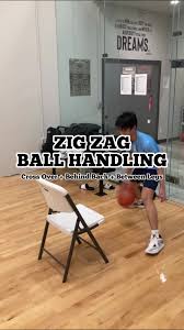 Ball Handling Warmup #EBCONEFAMILY #SHOWUP • • • This ball handling drill  is a great warm up drill for your hands and most importantly your feet.  With the hands and feet working in sync. Working