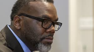 Critics say CPS Board resignations expose Chicago Mayor Brandon Johnson's  inability to build consensus
